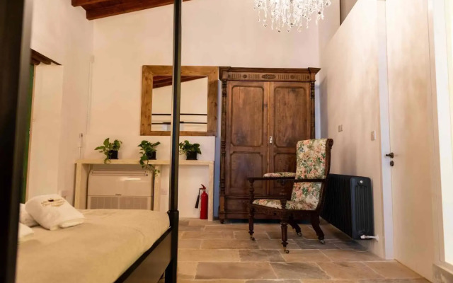 Oinou Strata - Adults Only