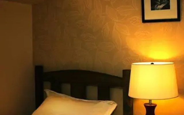 Redwood Inn