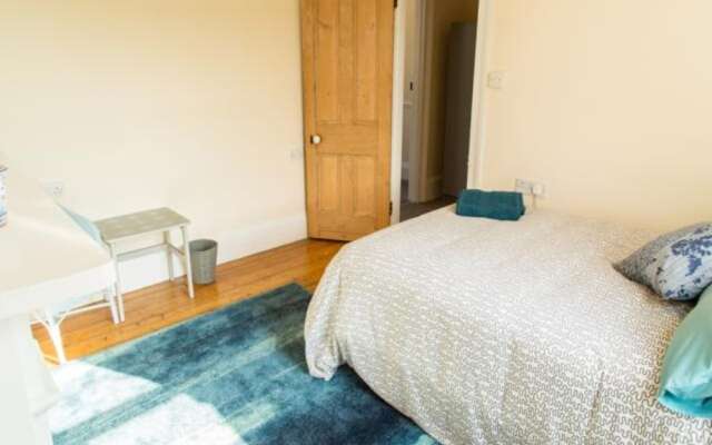 Classic Victorian House Sleeps 8 in East Brighton