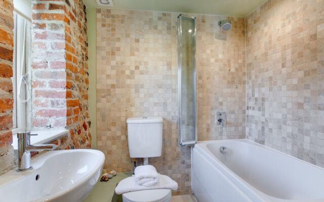 Traditional Holiday Home in Briston With Garden