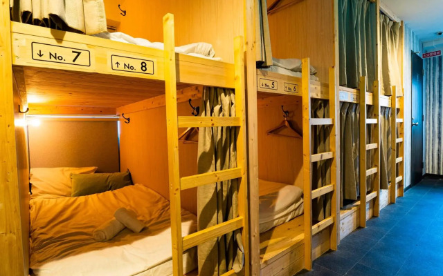 R Hostel Namba South