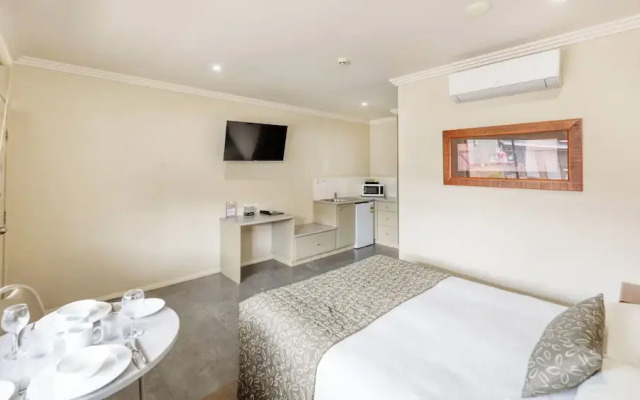 Saltbush Motor Inn