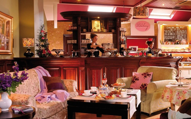Horse and Jockey Hotel