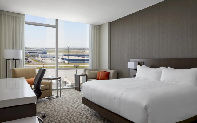 Calgary Airport Marriott In-Terminal Hotel