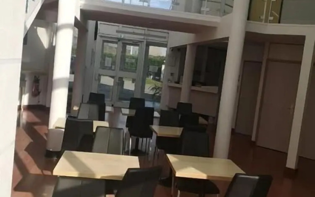 Hotel Mervil Airport