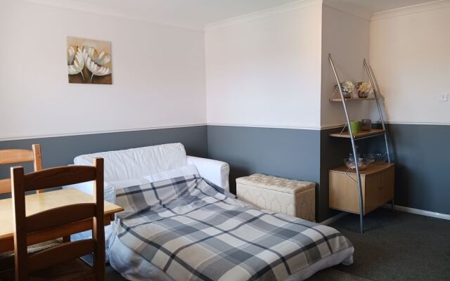 Cosy 1-bed Apartment in Swindon, Private Parking