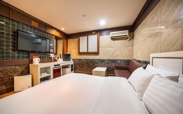 Sadang Charis Hotel
