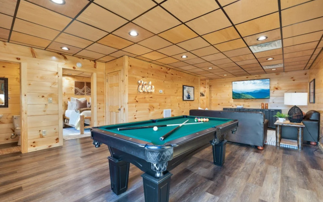 Parkway Paradise w Private Hot Tub