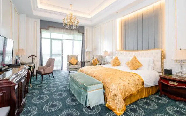 Hong bin Red Lotus Lake Hotel