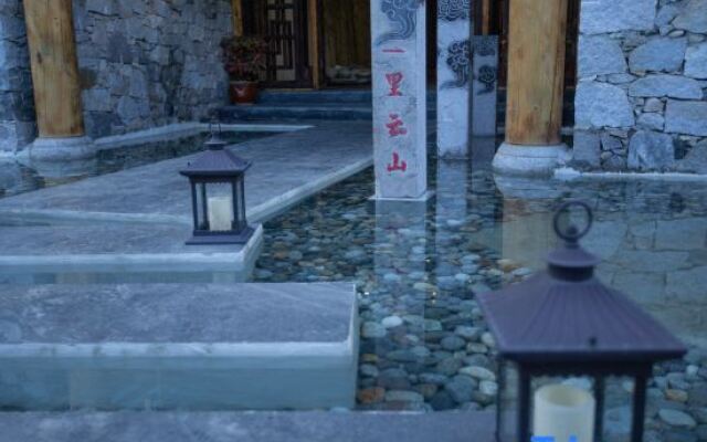 Yili Yunshan Hot Spring Guesthouse
