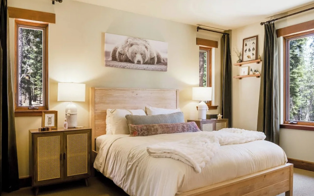 Star Haven Retreat 5 BDR Stunner!