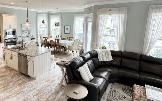 Bay Side 4 Bedroom Home by RedAwning