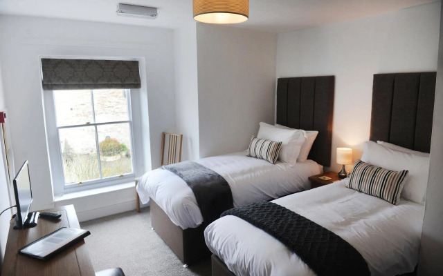 Ty Helyg Guest House