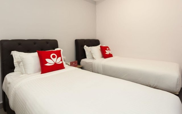 B Lot Hotel by ZEN Rooms