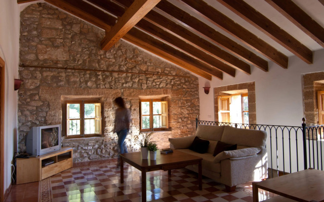 Petit Hotel Hostatgeria La Victoria