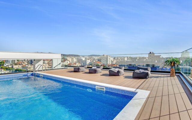Sanders Crystal 2 - Humble 1-bdr Apt With Shared Rooftop