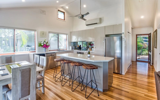 Heliconia 10 Newly Renovated House