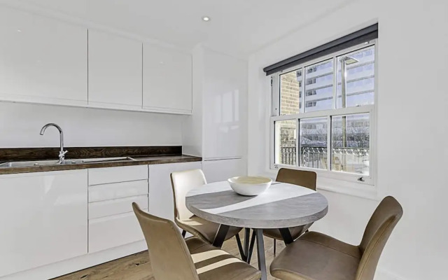 Chic Chiswick Apartment