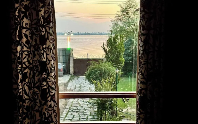 Room-sunset View Over Dal Lake 4