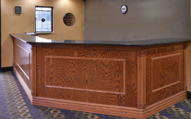 Red Roof Inn & Suites Newark - University