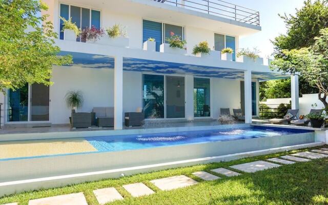 Casa de la Luna Loca by Skyrun