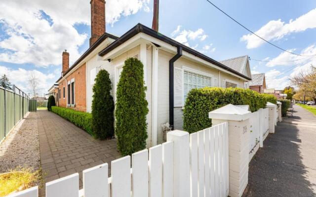 YSG The Edward Townhouse 155 - Steps To Town