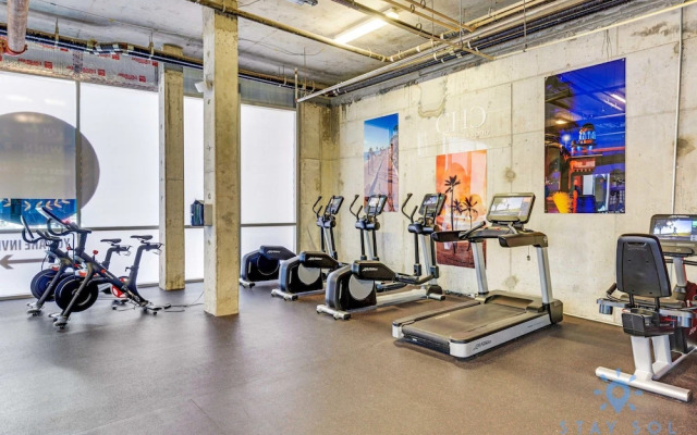 Hollywood Beach Modern Studio Rooftop Pool