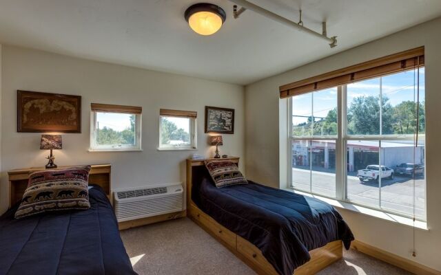 HiWay 40 Grill and Lodge