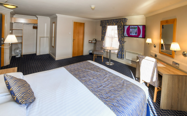 The Queens Hotel & Victoria Cloisters