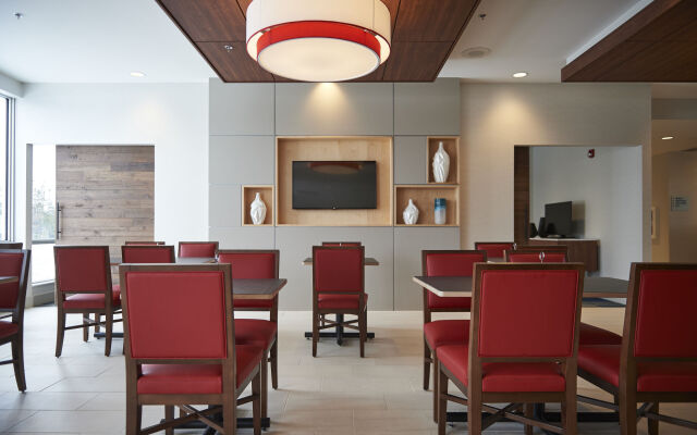 Holiday Inn Express & Suites St John's Airport by IHG