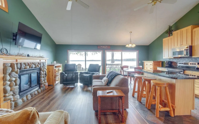 Kalkaska Retreat: Private Hot Tub, Dock, Fireplace