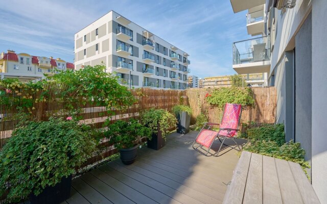 Poznan Apartment With Garden by Renters