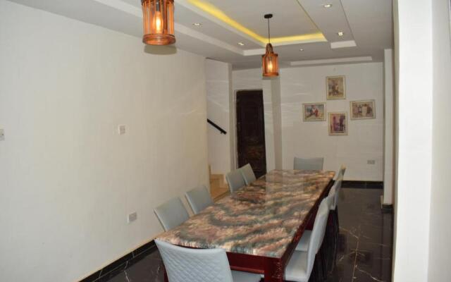 Tastefully Furnished 3 BR apartment