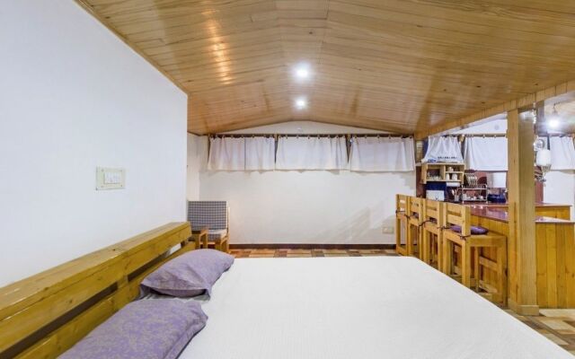 GuestHouser 1 BR Bed & Breakfast 83ac