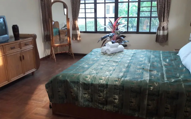 4 Bedroom House & Private Pool Pattaya