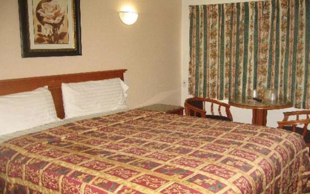 Walls Motel Long Beach