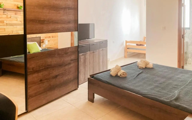 XL Central Home - Sleeps 10 people