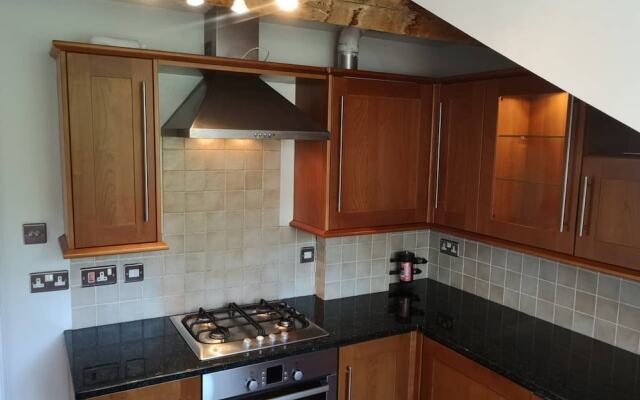 Spacious and Homely 3 Bedroom Clifton Flat