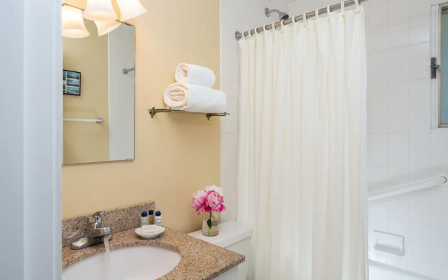 Dockside Guest Quarters & Restaurant