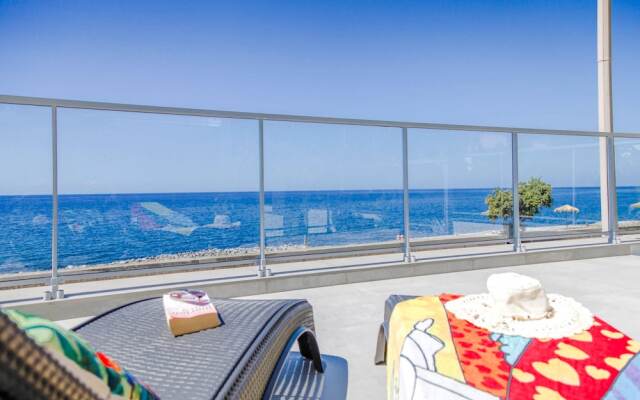 Madeira Beach House by MHM