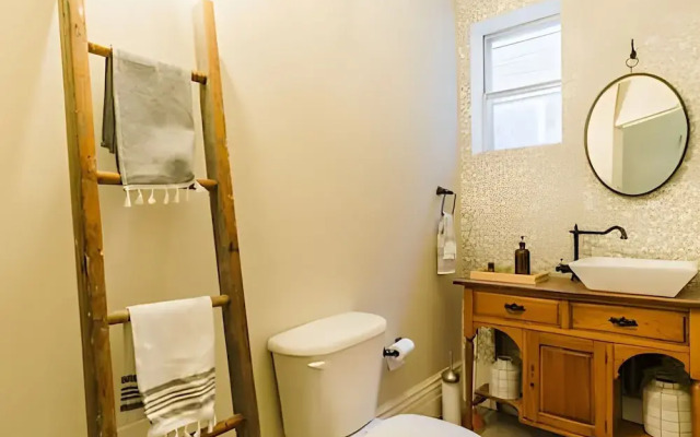 Charming Family House 3 Bdr with Balcony