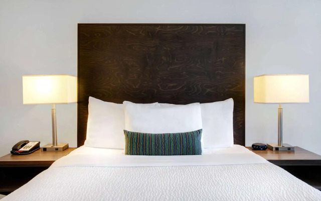 Days Inn by Wyndham Victoria Airport Sidney