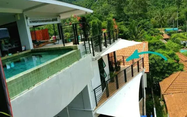 Penthouse Crystal Bay Apartments