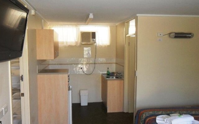 Hawaiian Sands Motor Inn