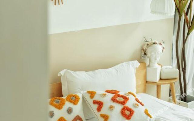 Mr. Cantai Kongcang Capsule Hotel