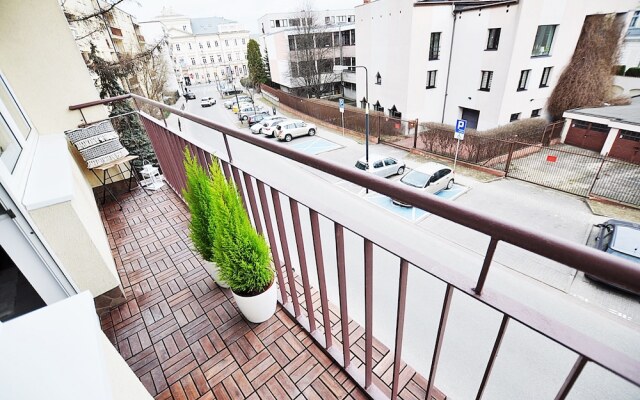 M11 Outstanding Apartment with Balcony