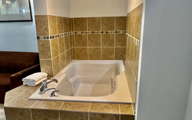 Hometowne Studios & Suites By Red Roof Washington