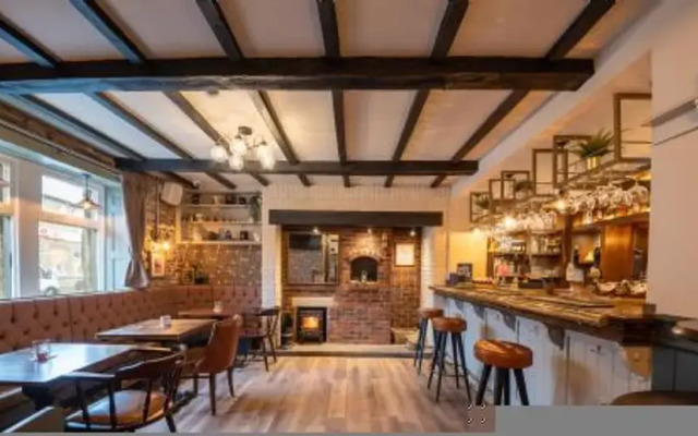 Host Stay Woodroffe Arms Hope Twin Room 2