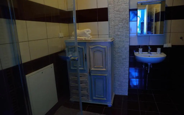 Kunst Apartment im Schwalbenhaus