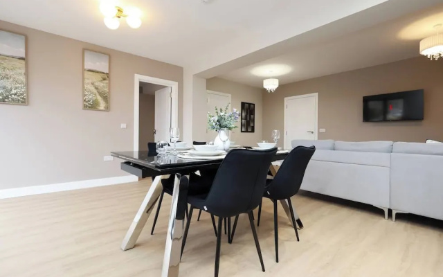 Modern 5BR Home new